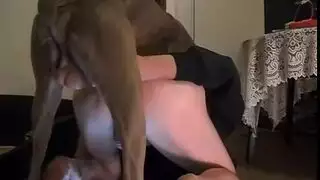 بنت تتناك من زب كلب خارجي