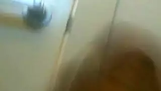 قضيب وحش أسود محشو في شقها المشعر