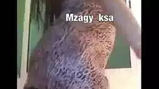 انا بقميص النوم في الاوضة