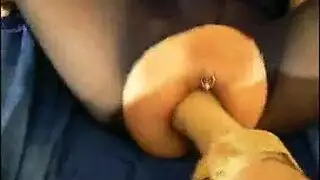 رغبات حيوانية: كارين تمارس الجنس مع حصان