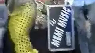 راقصة مصرية مغرية تظهر ثدييها الكبيرين – فيلم إباحي صريح