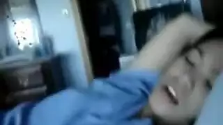 مزيج من الشباب والكبار في فيديو جنس جماعي خام