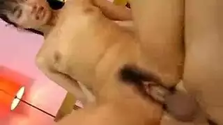 زوجين عربيين يمارسان الجنس بقوة على كومة الغسيل فيديو كامل