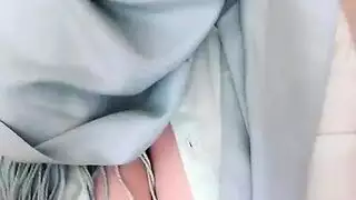 الشريط الجنسي السري للمحجبة: جلسة استمناء ساخنة لعشيقها