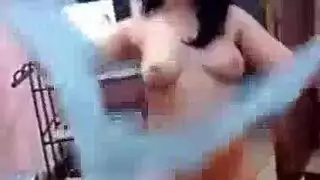 شرموطة مصرية ساخنة ترقص عارية ثم تأخذ زب فيلم إباحي كامل