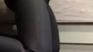 بنات عم ساخنات يكشفن عن مهبلهم المبلل للكاميرا