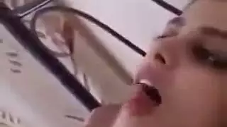 شرموطة مصرية تأخذ جماعًا شرجيًا عنيفًا وتتوسل لحلق مليء بالسائل المنوي