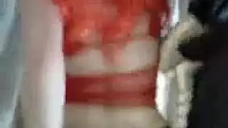 مراهقة مثارة لا تستطيع الانتظار، لذا صديقتها تأخذ الزب بدلاً منها