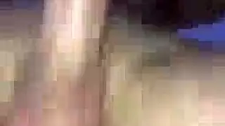 فيلم سري للعادة السرية: شقراء تعبث بفرجها وهي وحيدة