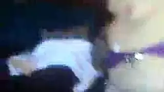 شرج صارم مع كاندي حمراء الشعر ومؤخرة جينا الصغيرة الضيقة