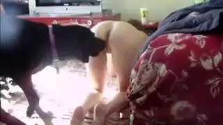 سكس حيوانات: إيلاج مزدوج مع كلب