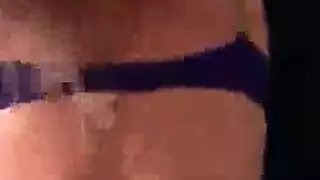 أعطى الفتاة الطازجة دعوة لأفضل صديق لها وحصلت على بوسها يمسح ثم مارس الجنس