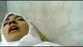 المرة الأولى للخادمة العذراء: شرجي ومهبلي