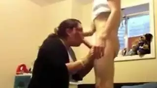 جنس عائلي مكثف xxx: جنس فموي قوي وإفراغ كامل