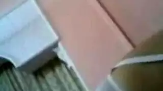 فتاة مصرية تركب زبه بقوة في مشهد إباحي صريح